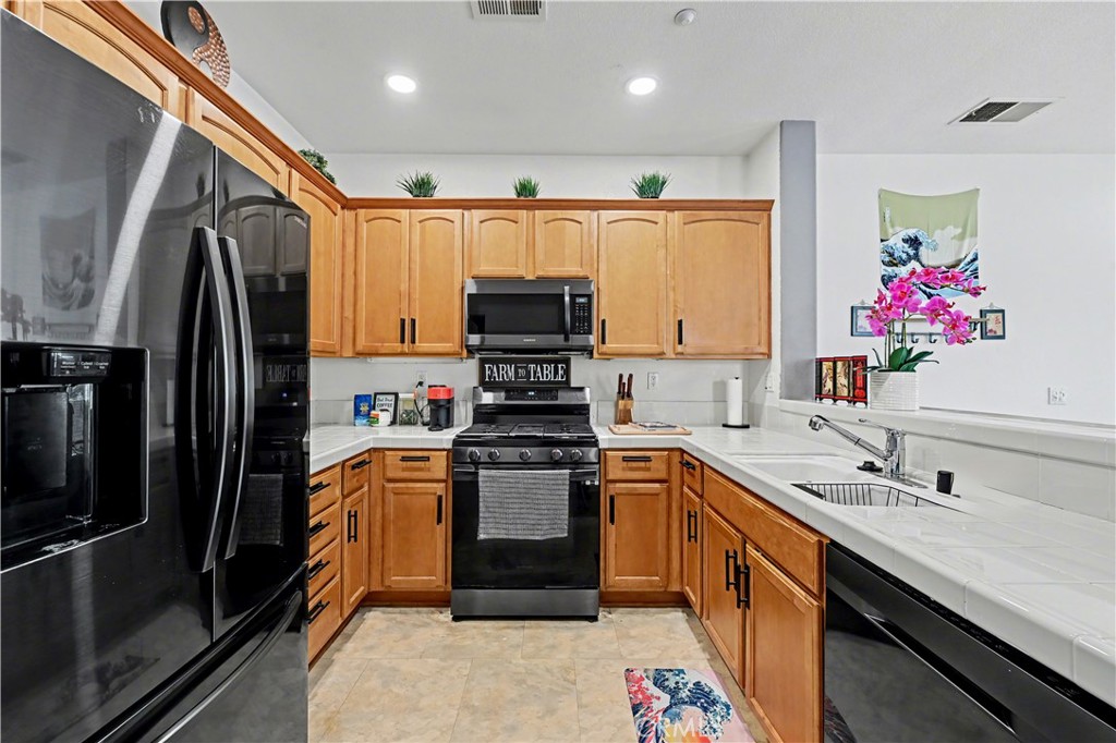 293 Reef Point Way, Unit 6 Oceanside, CA 92058 - Photo 10 of 30