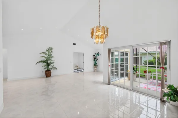 $598,500 | 6105 Via Laguna Lane, Boca Raton, FL 33433