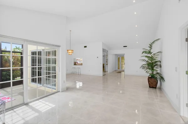 $598,500 | 6105 Via Laguna Lane, Boca Raton, FL 33433