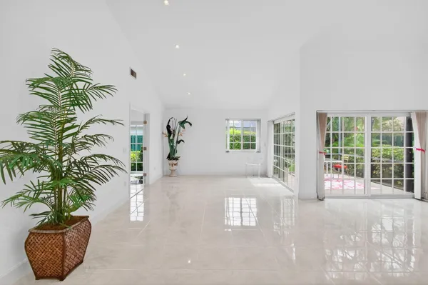$598,500 | 6105 Via Laguna Lane, Boca Raton, FL 33433
