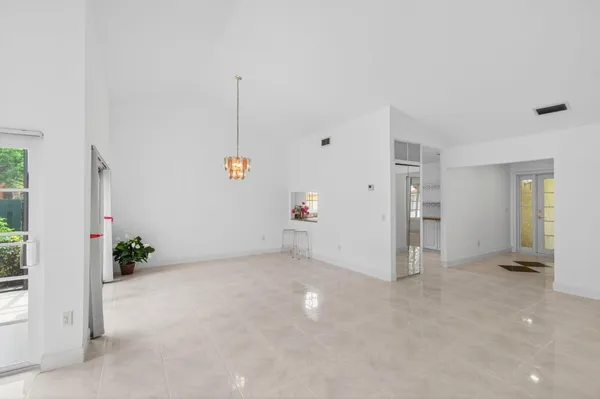 $598,500 | 6105 Via Laguna Lane, Boca Raton, FL 33433