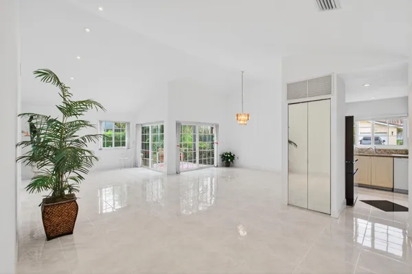 $598,500 | 6105 Via Laguna Lane, Boca Raton, FL 33433
