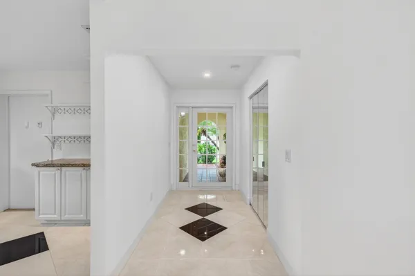 $598,500 | 6105 Via Laguna Lane, Boca Raton, FL 33433