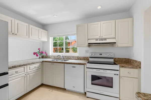 $598,500 | 6105 Via Laguna Lane, Boca Raton, FL 33433