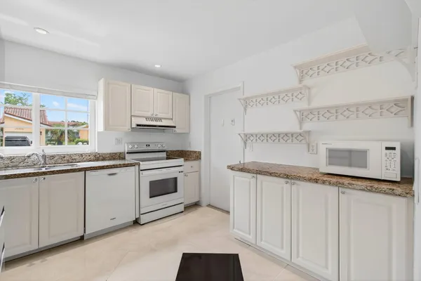 $598,500 | 6105 Via Laguna Lane, Boca Raton, FL 33433