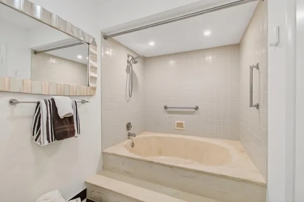 $598,500 | 6105 Via Laguna Lane, Boca Raton, FL 33433