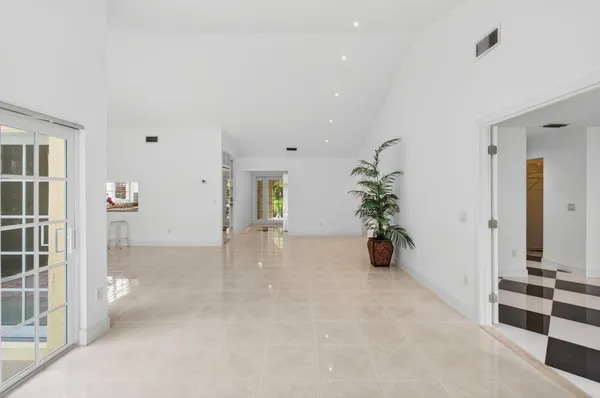 $598,500 | 6105 Via Laguna Lane, Boca Raton, FL 33433