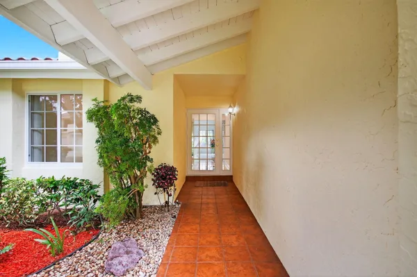 $598,500 | 6105 Via Laguna Lane, Boca Raton, FL 33433