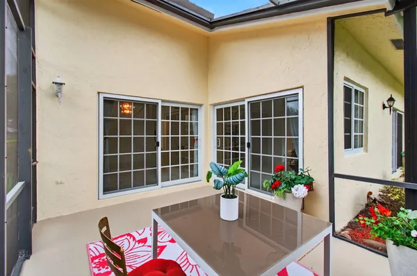 $598,500 | 6105 Via Laguna Lane, Boca Raton, FL 33433