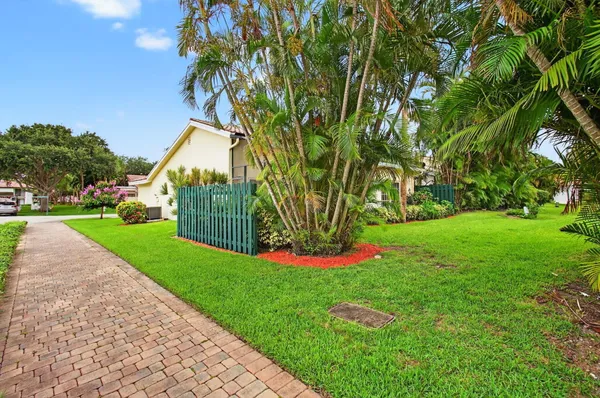 $598,500 | 6105 Via Laguna Lane, Boca Raton, FL 33433