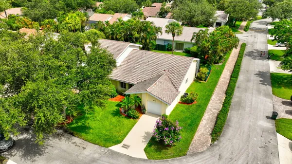 $598,500 | 6105 Via Laguna Lane, Boca Raton, FL 33433