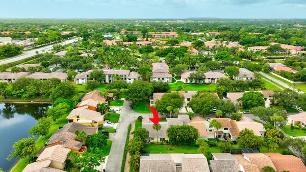 $598,500 | 6105 Via Laguna Lane, Boca Raton, FL 33433