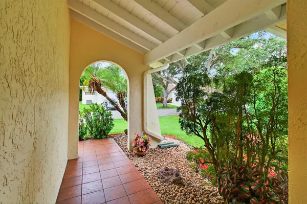 $598,500 | 6105 Via Laguna Lane, Boca Raton, FL 33433