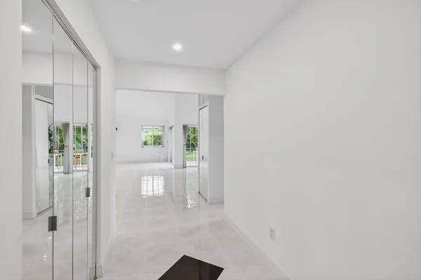 $598,500 | 6105 Via Laguna Lane, Boca Raton, FL 33433