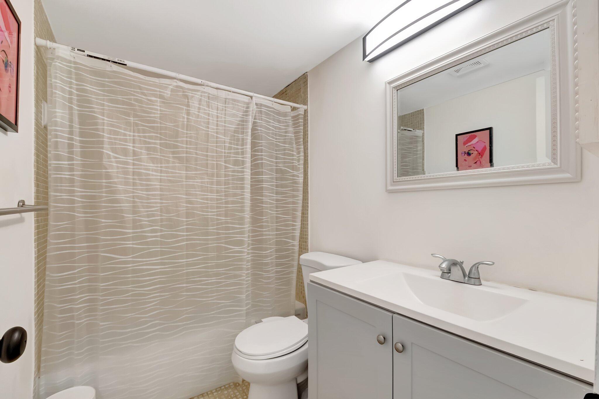 176 Dorset East, Unit E Boca Raton, FL 33434 - Photo 13 of 39 Bathroom