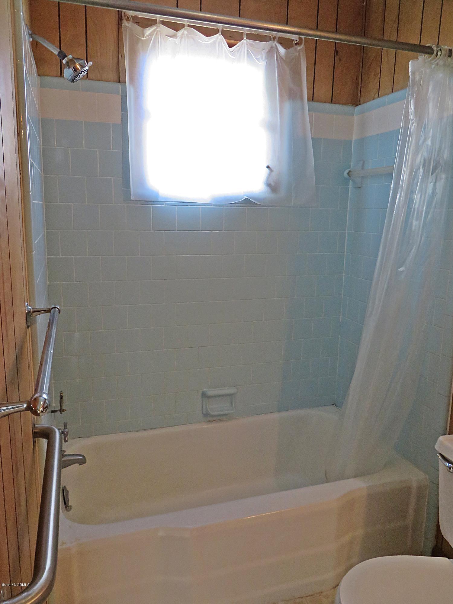 601 Ruth Avenue New Bern, NC 28560 - Photo 15 of 27 View of Bathroom