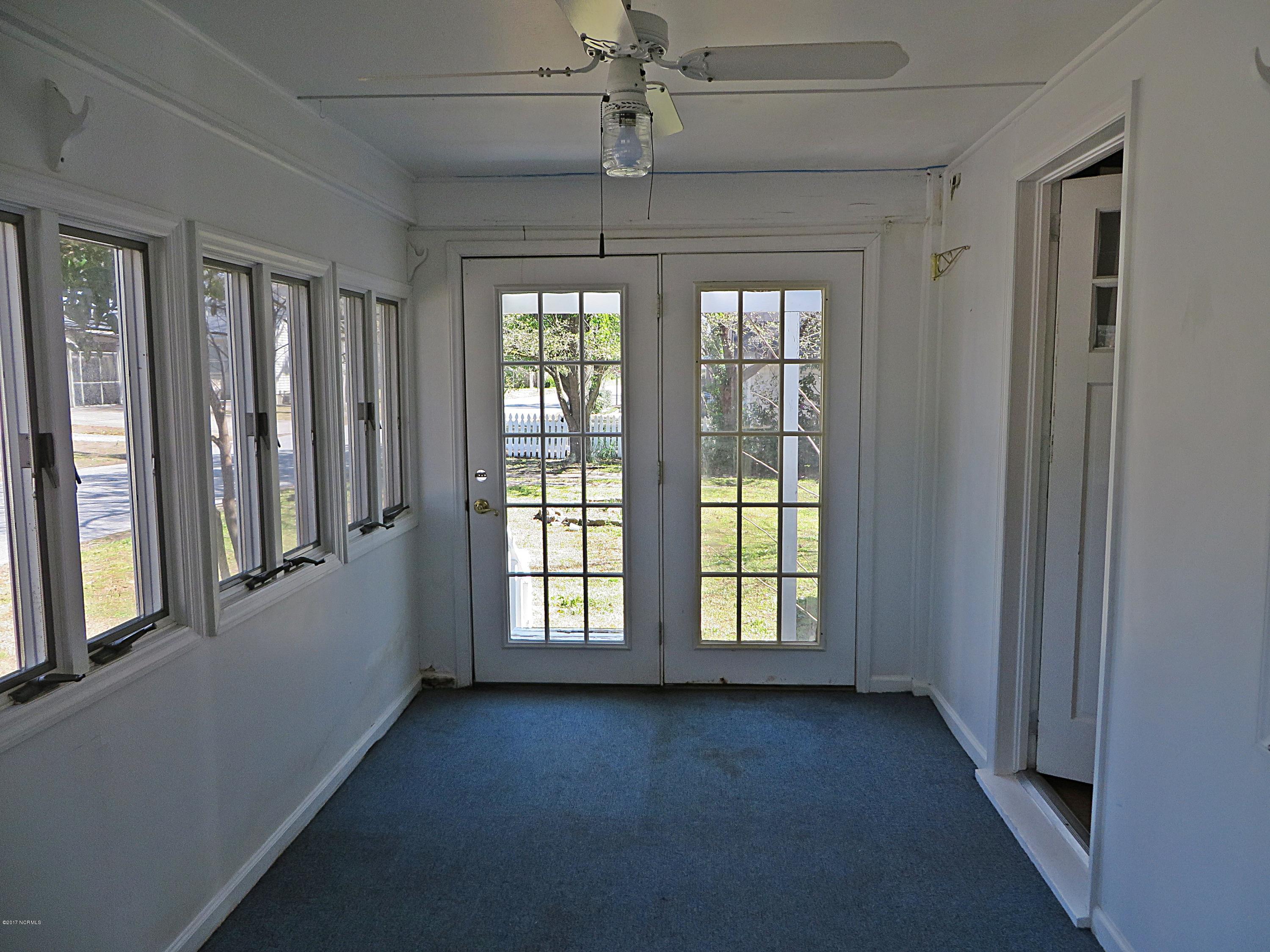 601 Ruth Avenue New Bern, NC 28560 - Photo 8 of 27 View of Sunroom