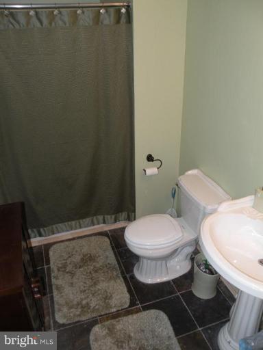 6 Archer Road Fredericksburg, VA 22405 - Photo 17 of 24 Lower level 3/4 Bath with nice Syle.