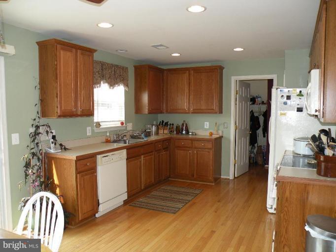 6 Archer Road Fredericksburg, VA 22405 - Photo 5 of 24 Large Open Kitchen with Hardwoods.