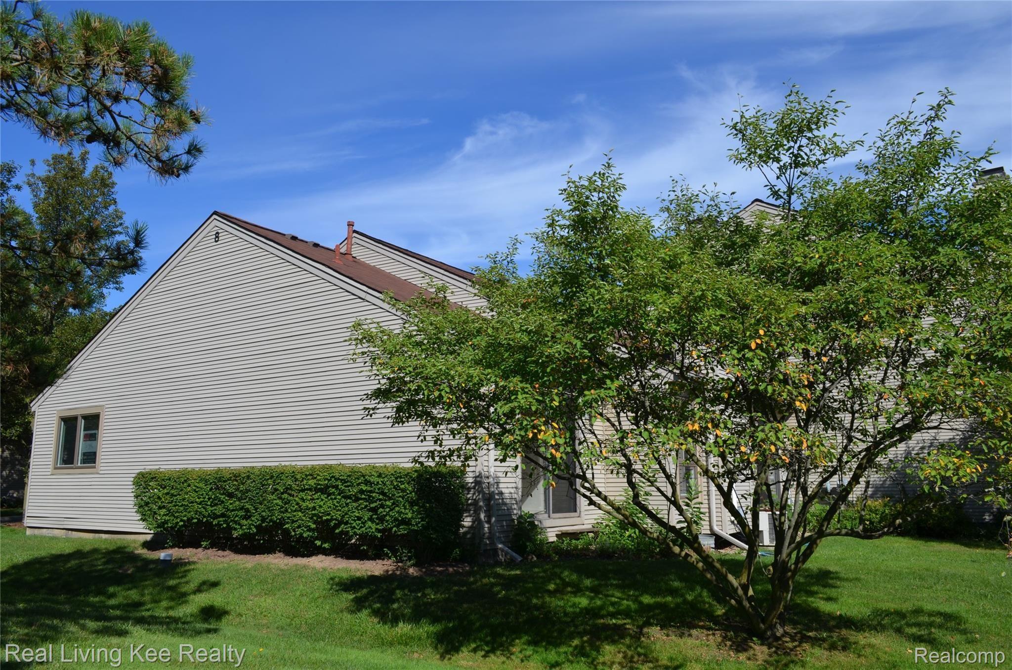688 Charing Court Rochester, MI 48307 - Photo 3 of 20 DSC_0550.JPG