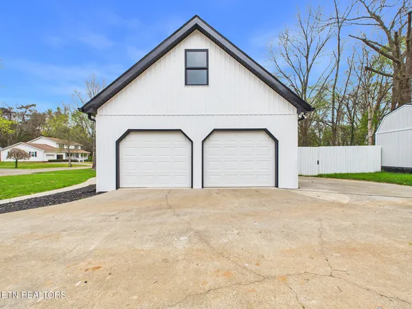 $449,000 | 1313 English Lane, Athens, TN 37303
