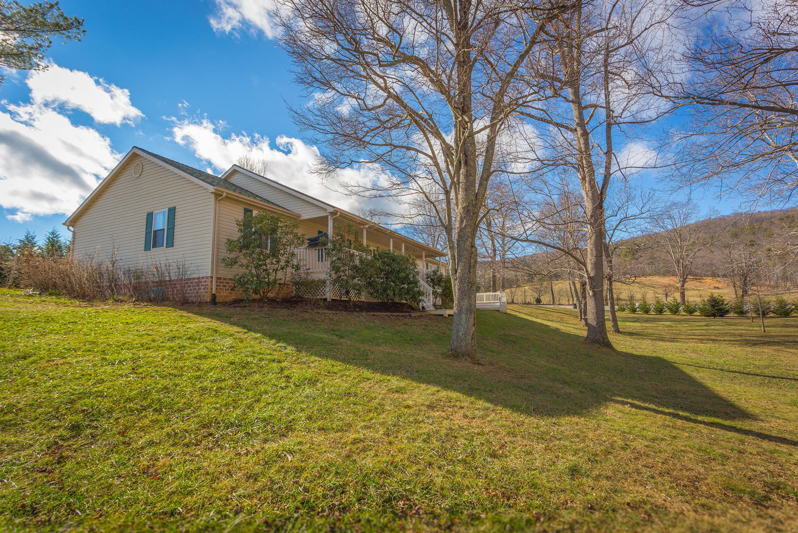 8988 Newport Road Catawba, VA 24070 - Photo 4 of 29 IMG_4603