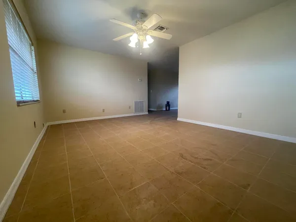 $2,100 | 3101 Ave T, Fort Pierce, FL 34947