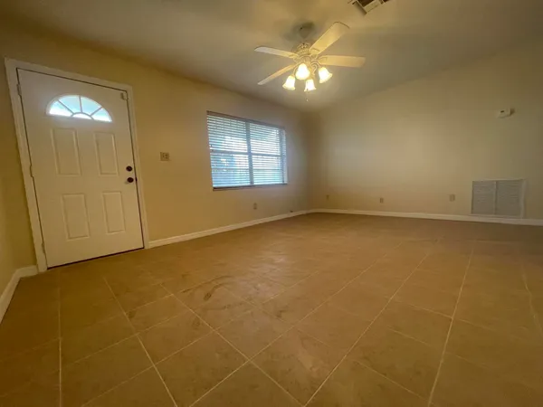 $2,100 | 3101 Ave T, Fort Pierce, FL 34947