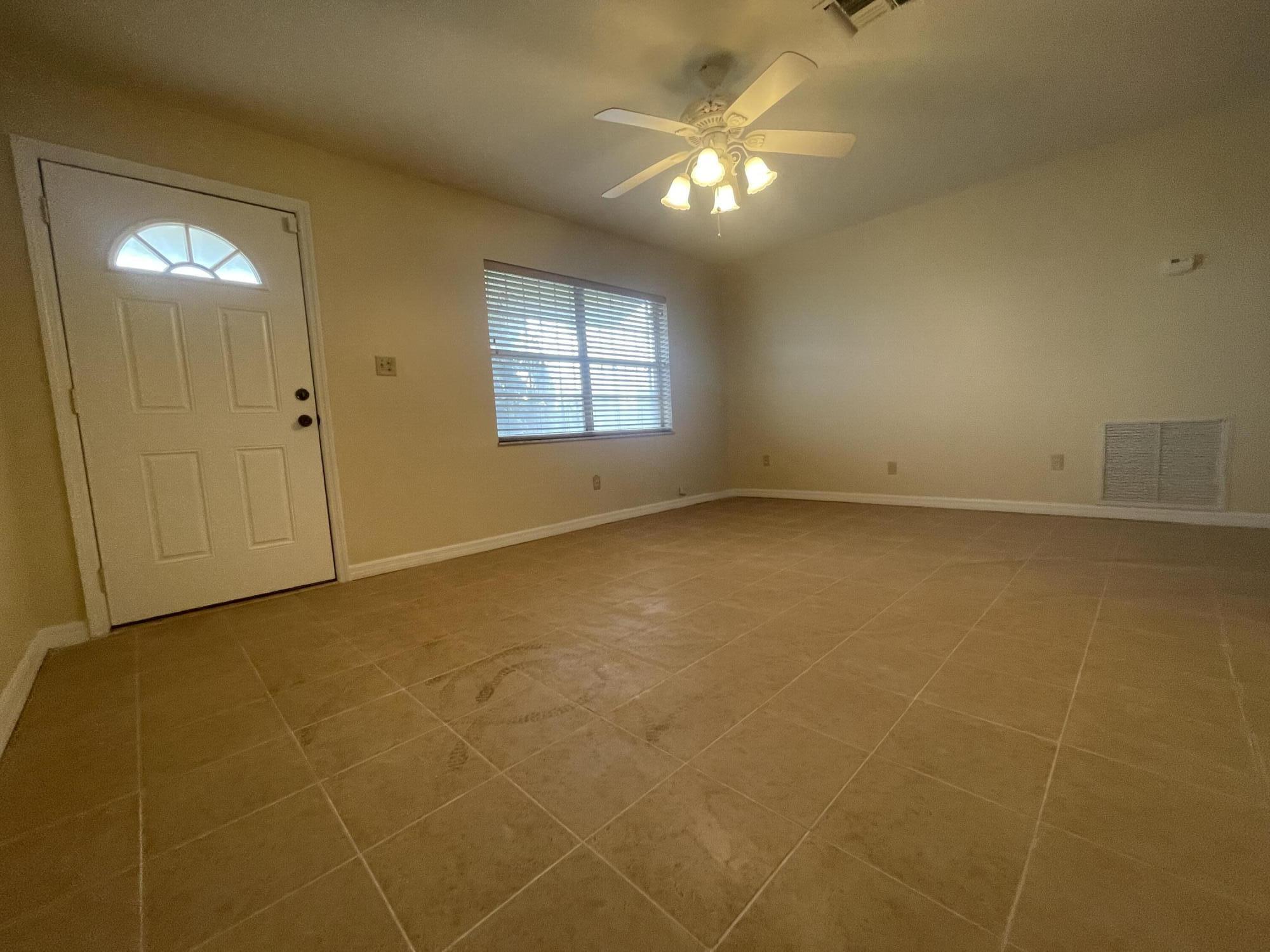 3101 Ave T Fort Pierce, FL 34947 - Photo 3 of 24 IMG_6533