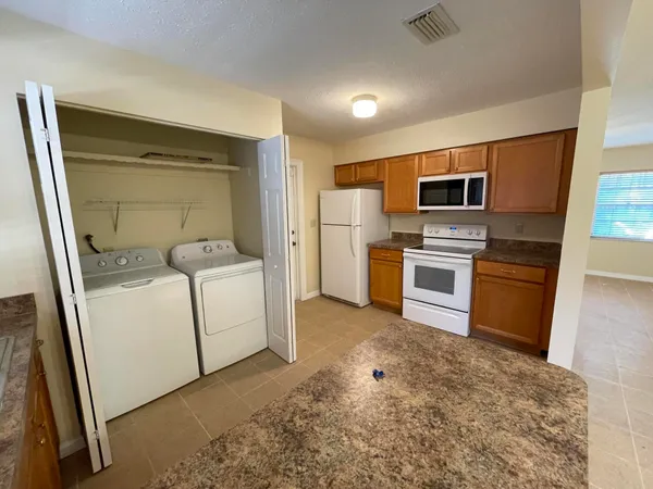 $2,100 | 3101 Ave T, Fort Pierce, FL 34947