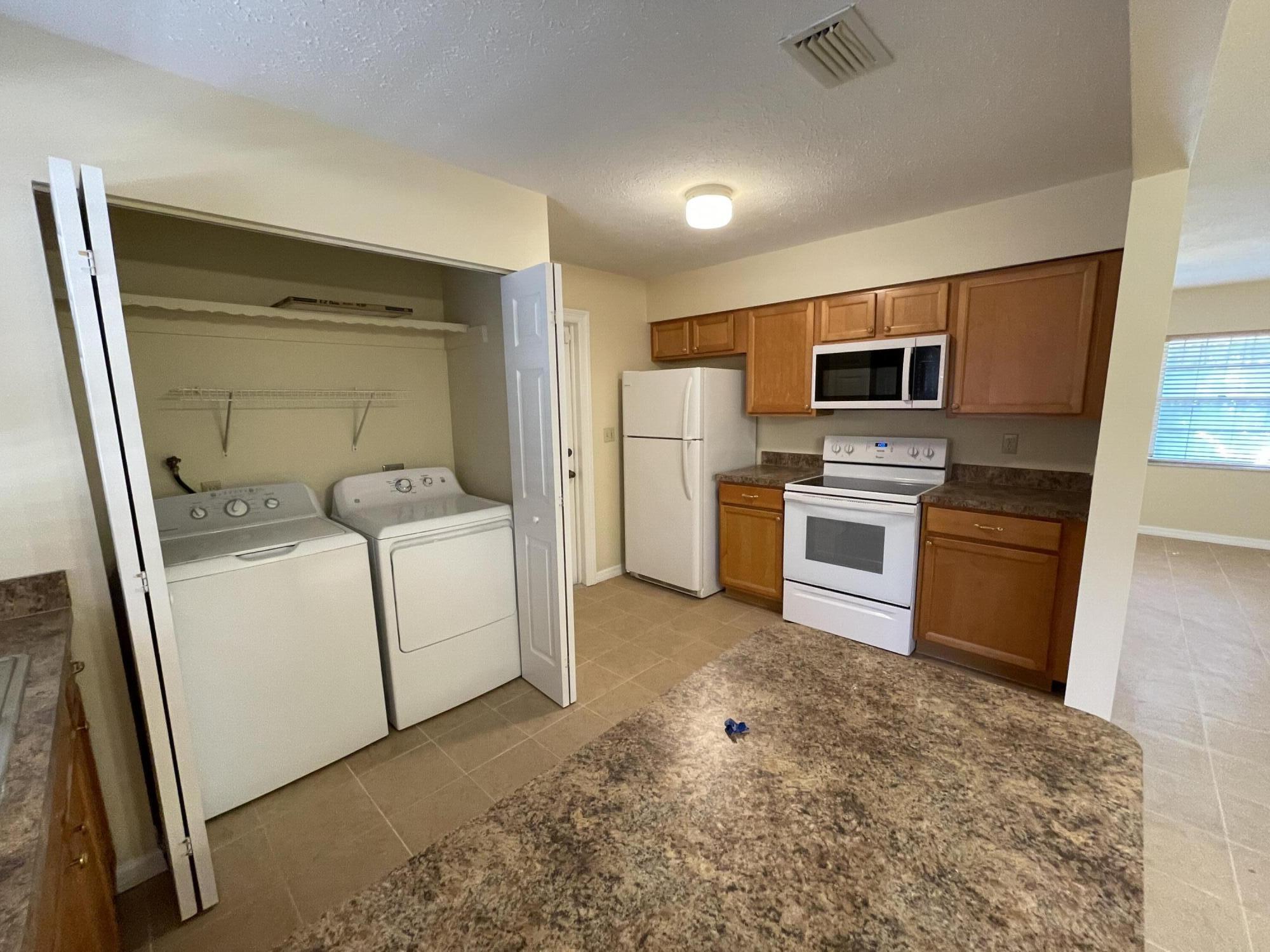 3101 Ave T Fort Pierce, FL 34947 - Photo 6 of 24 IMG_6536