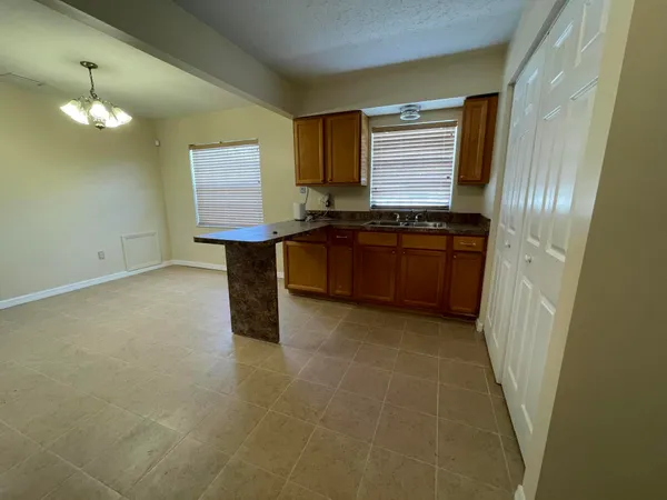 $2,100 | 3101 Ave T, Fort Pierce, FL 34947