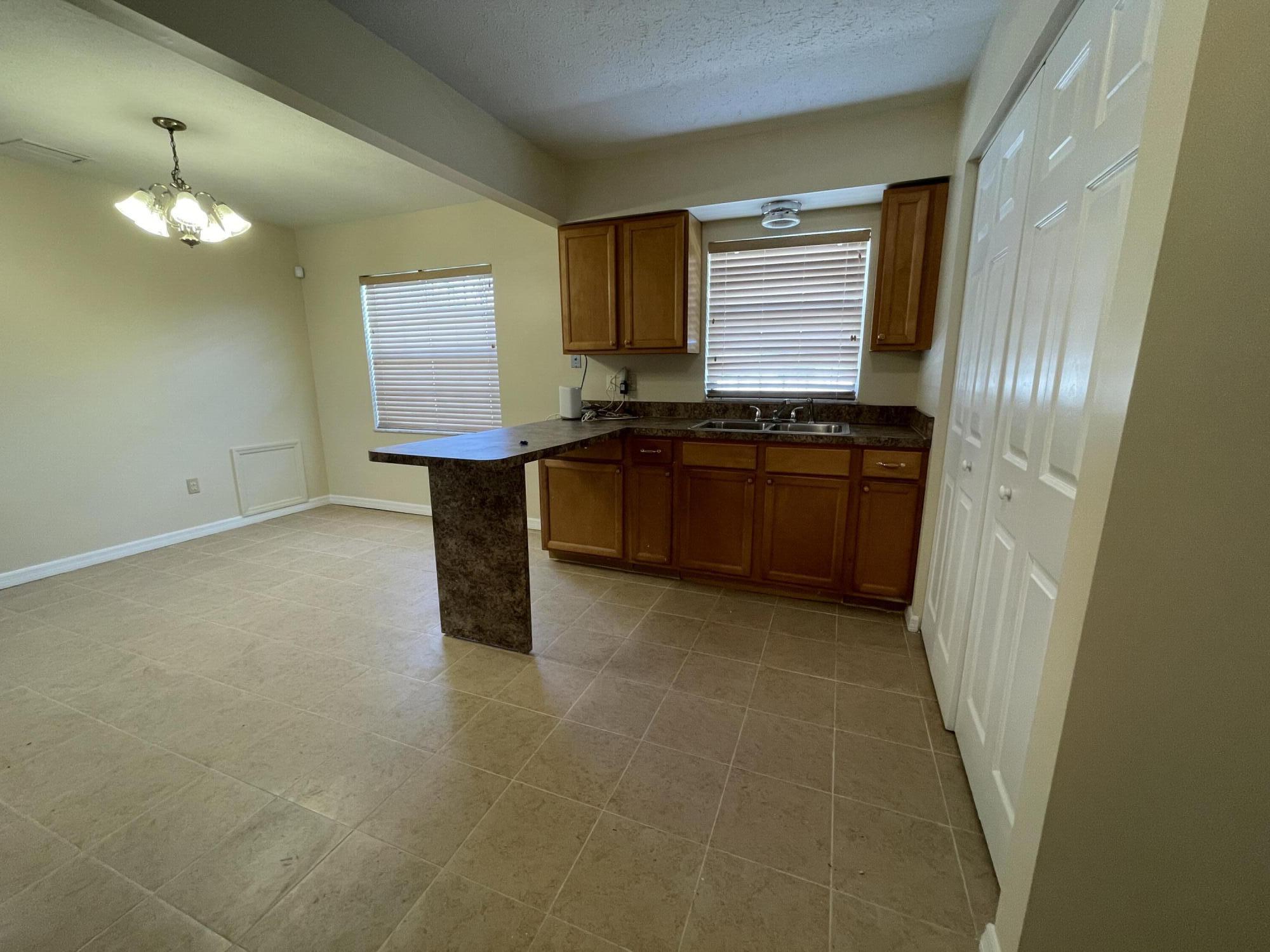 3101 Ave T Fort Pierce, FL 34947 - Photo 7 of 24 IMG_6537