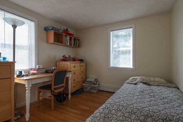 400 Stow Road Boxborough, MA 01719 - Photo 21 of 22 a bedroom with a workspace