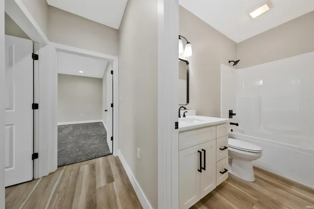 $549,900 | 19014 Amherst Lane, Evansville, IN 47725