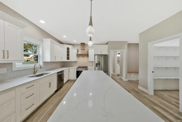 $549,900 | 19014 Amherst Lane, Evansville, IN 47725