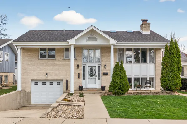 $599,000 | 547 South Poplar Avenue, Elmhurst, IL 60126