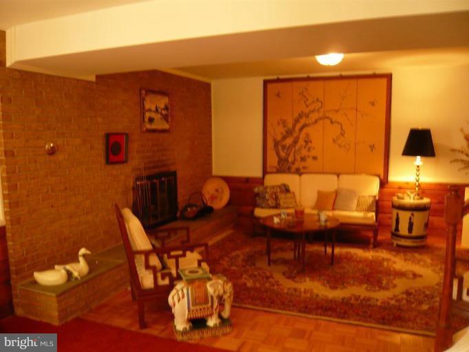 1701 Courtland Road Alexandria, VA 22306 - Photo 5 of 23 Family Room #3