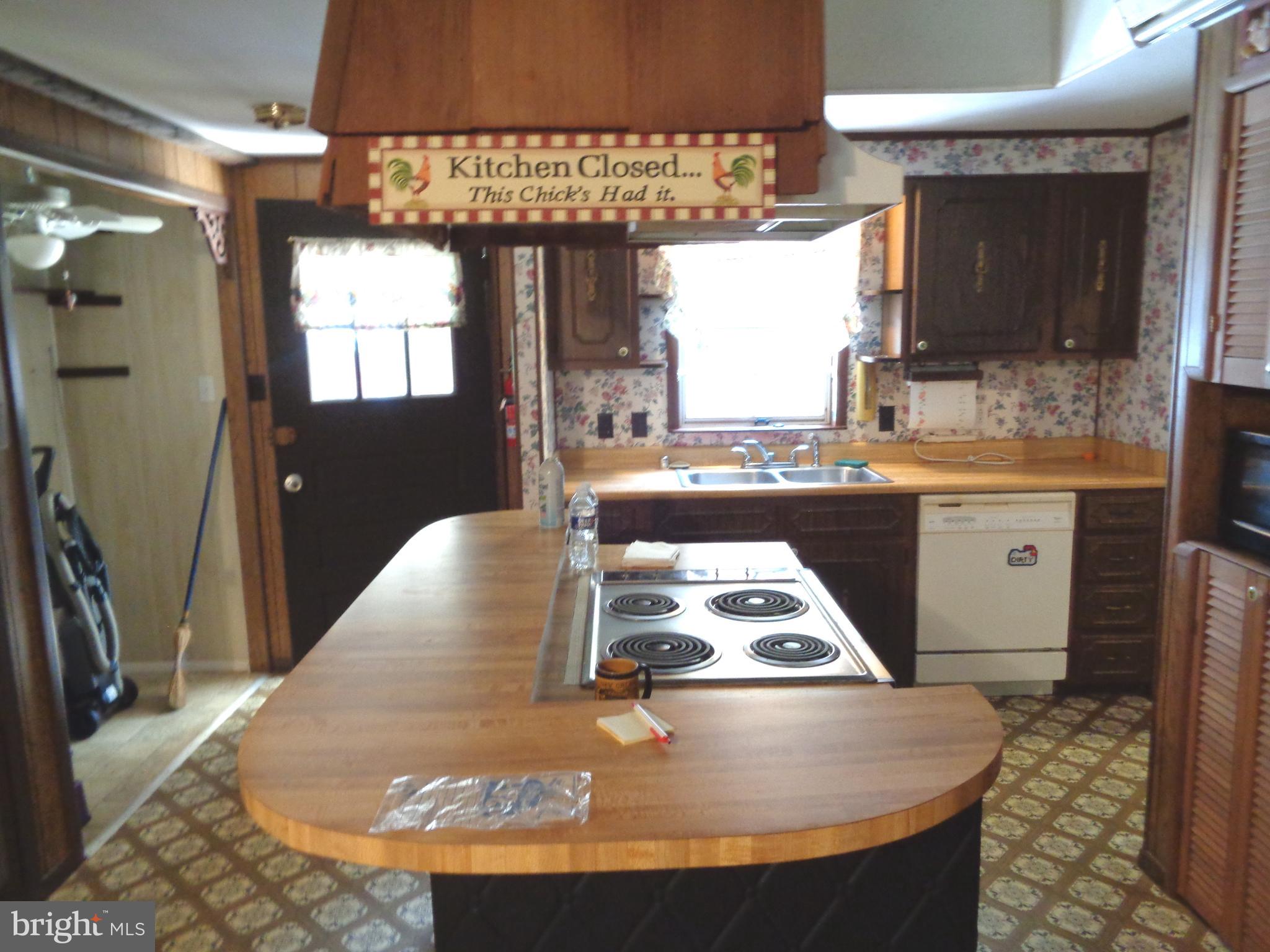 31616 Melson Road Delmar, MD 21875 - Photo 7 of 19 Kitchen with Breakfast Bar
