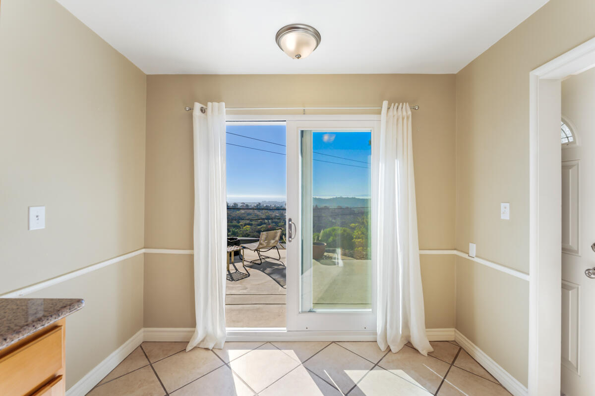 947 Cheltenham Road Santa Barbara, CA 93105 - Photo 10 of 29 _ROY8851