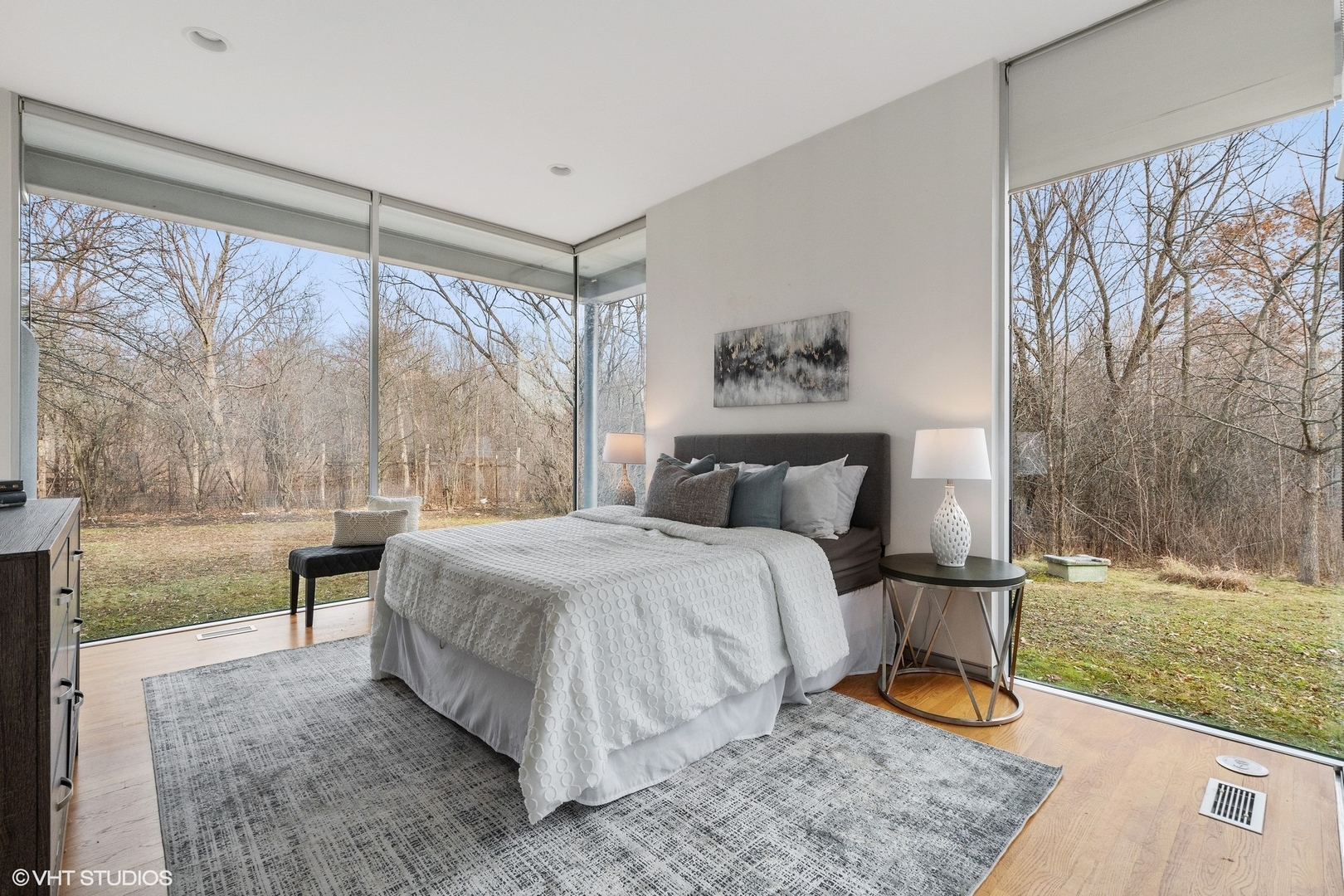 2747 Ridge Road Highland Park, IL 60035 - Photo 19 of 31 a bedroom with a bed and a large window