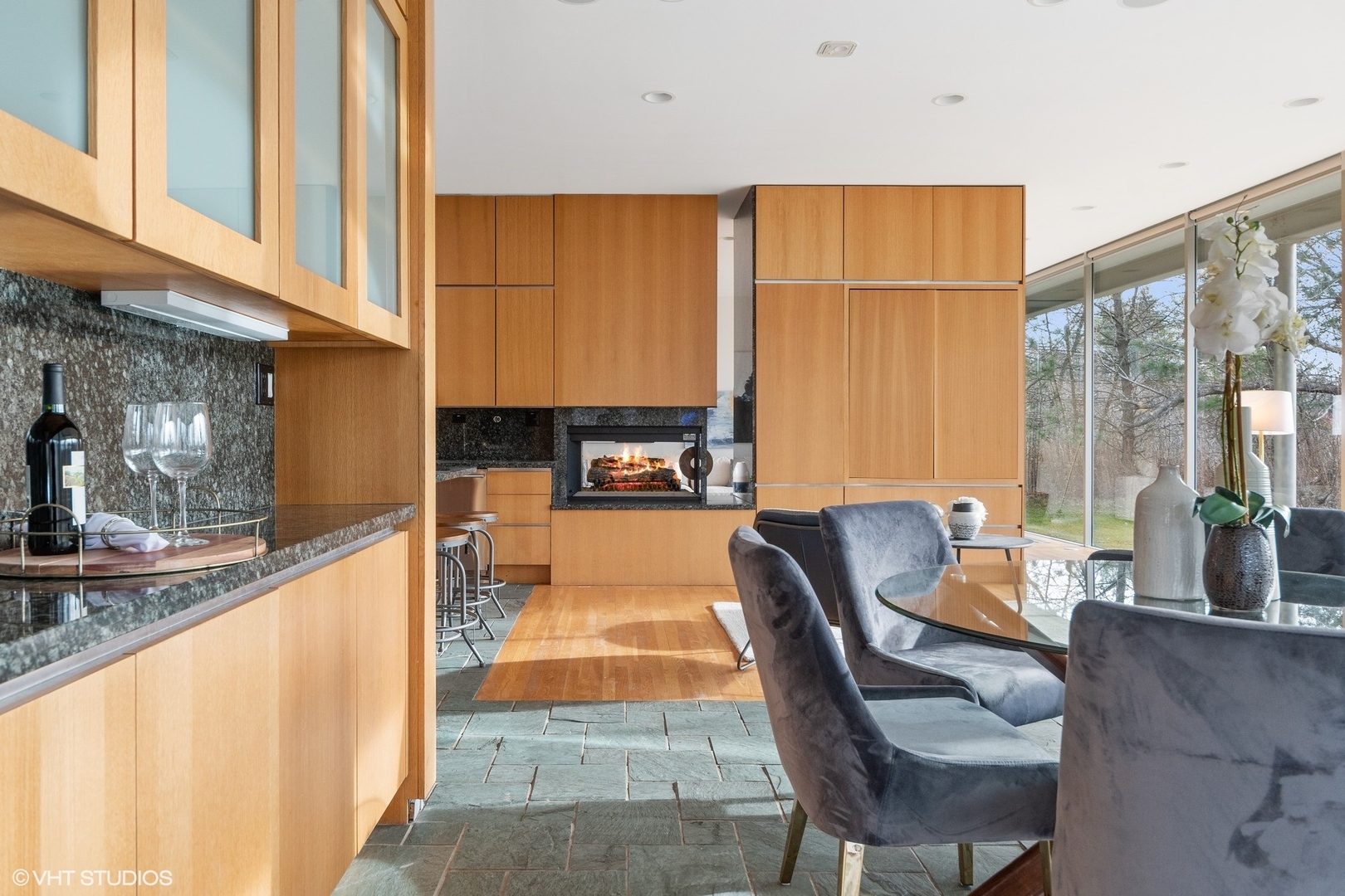 2747 Ridge Road Highland Park, IL 60035 - Photo 10 of 31 a dining room with furniture and a large window