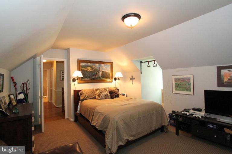10108 Newhall Road Potomac, MD 20854 - Photo 13 of 16 Bedroom #4