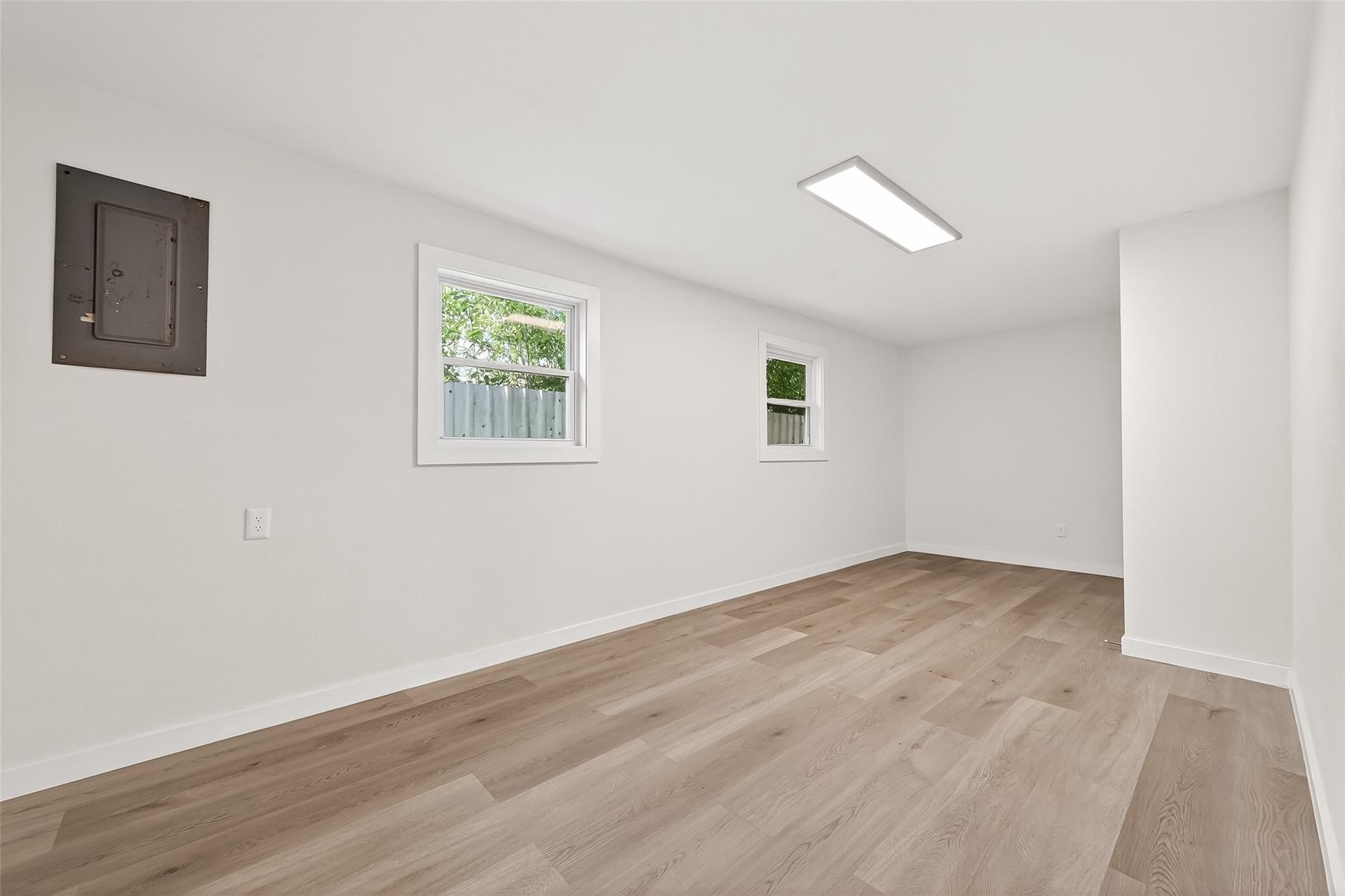 815 Brooks Avenue Rosenberg, TX 77471 - Photo 27 of 48 an empty room with wooden floor and windows