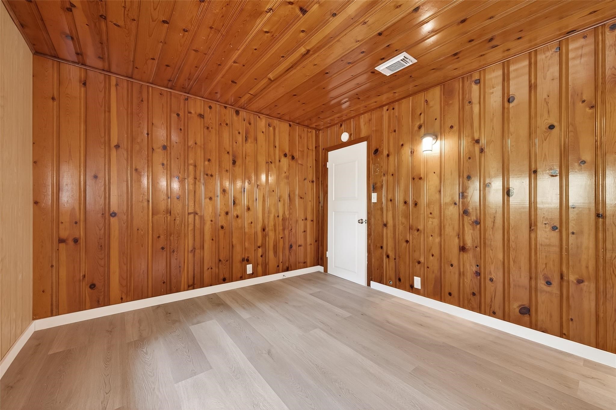 815 Brooks Avenue Rosenberg, TX 77471 - Photo 39 of 48 a view of a livingroom with wooden floor