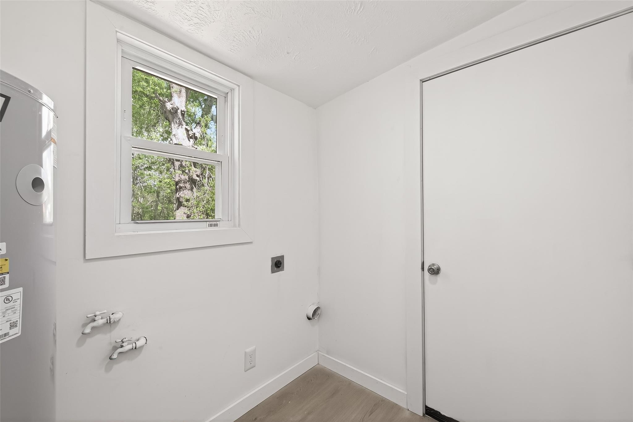 815 Brooks Avenue Rosenberg, TX 77471 - Photo 44 of 48 a small space with a window