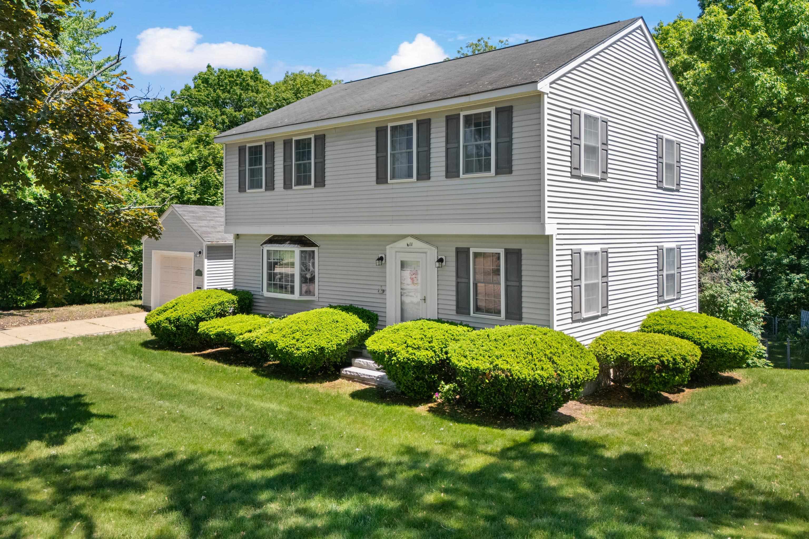 611 Coolidge Avenue Manchester, NH 03102 - Photo 4 of 55