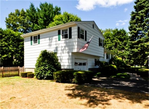 20 Surrey Road Norwood, MA 02062 - Photo 3 of 24 Gallery Image 3
