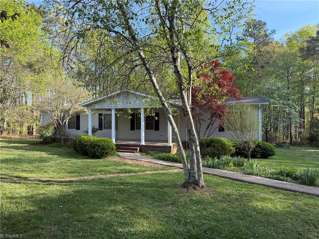 1095 Sechrist Loop Pilot Mountain, NC 27041 - Photo 2 of 19