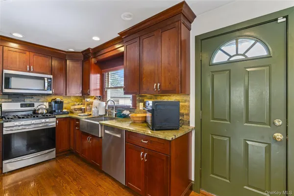 $749,000 | 2 Burnett Avenue, Bay Shore, NY 11706